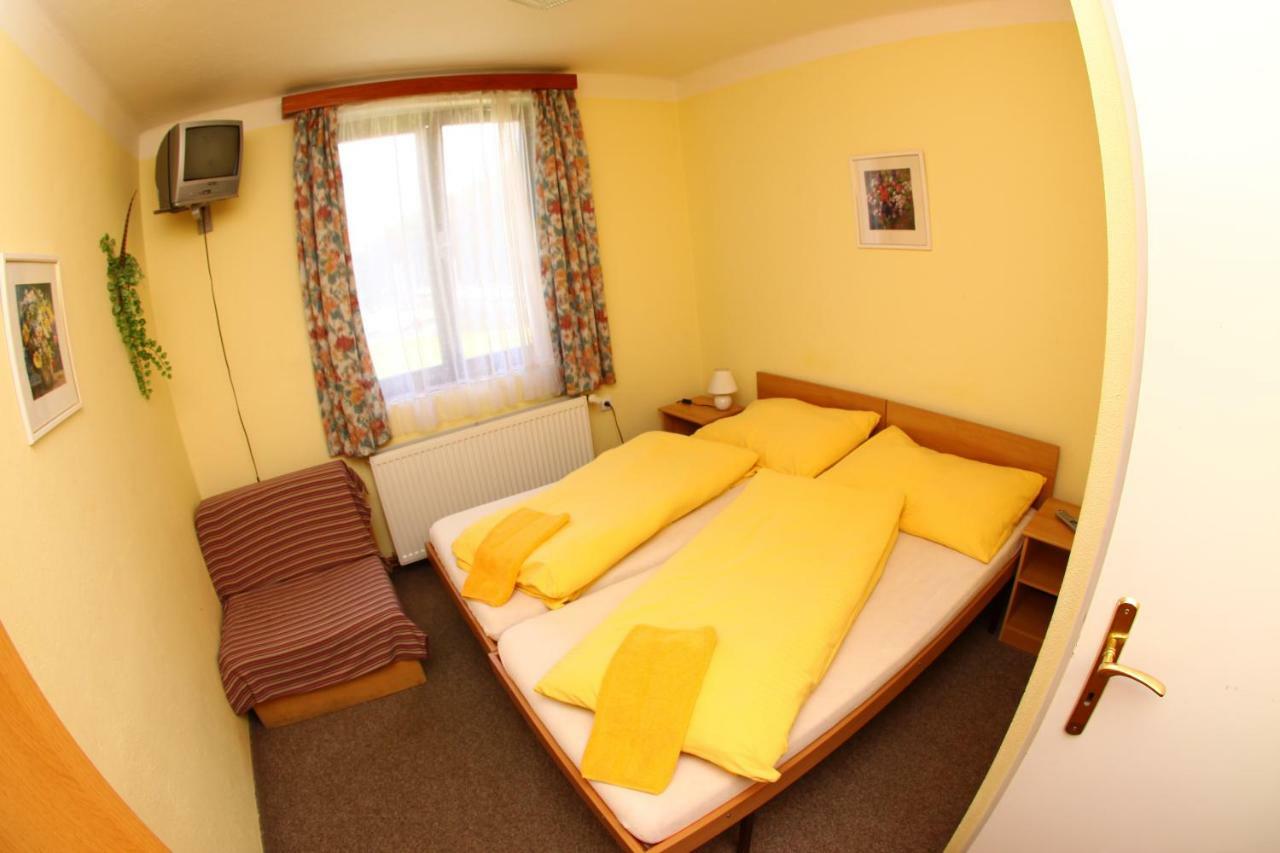 Yacht Club Barrandov Otel Kožlí u Orlíka Dış mekan fotoğraf