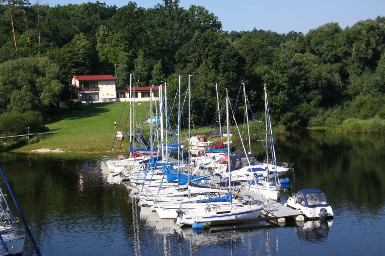 Yacht Club Barrandov Otel Kožlí u Orlíka Dış mekan fotoğraf